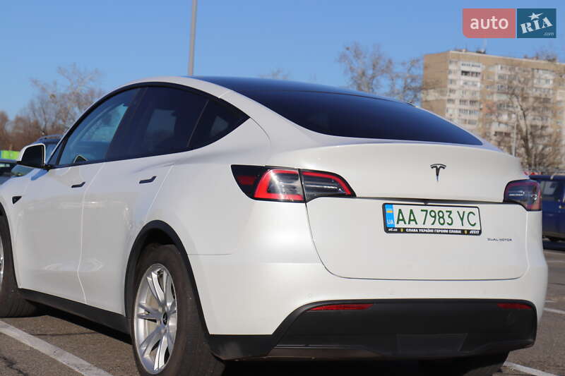 Внедорожник / Кроссовер Tesla Model Y 2020 в Киеве