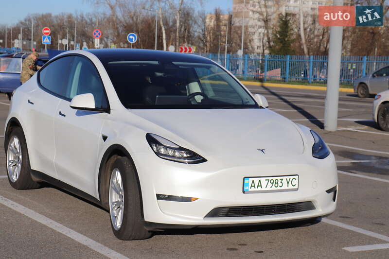 Внедорожник / Кроссовер Tesla Model Y 2020 в Киеве