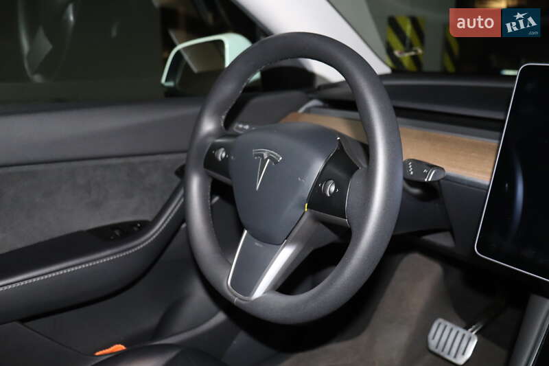 Внедорожник / Кроссовер Tesla Model Y 2020 в Киеве