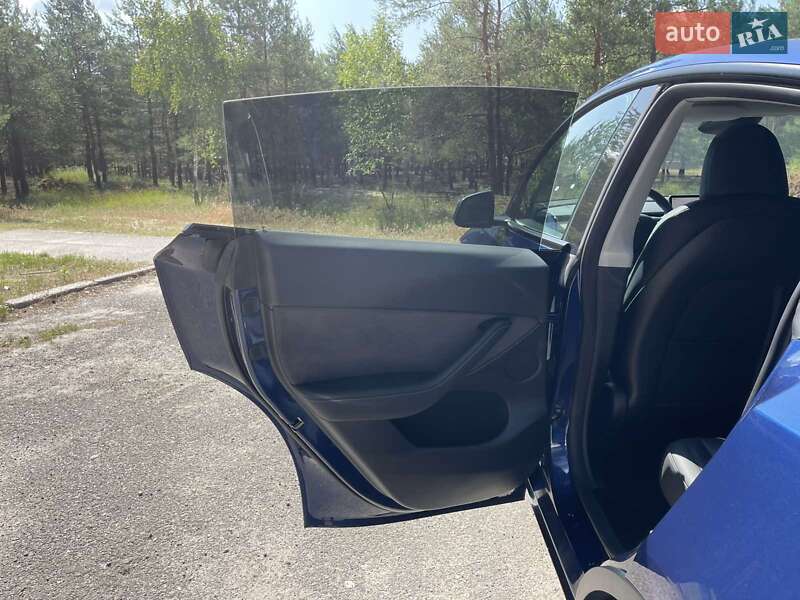 Внедорожник / Кроссовер Tesla Model Y 2024 в Киеве