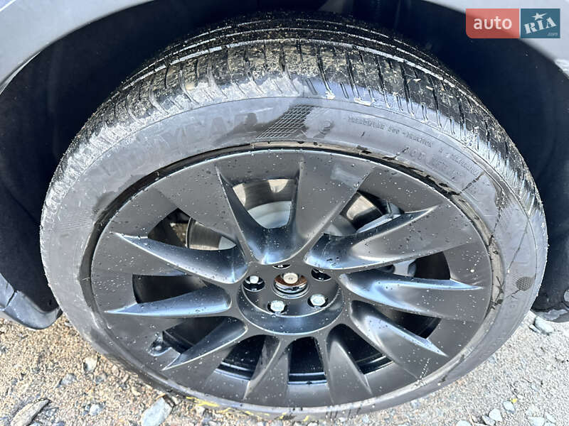 Внедорожник / Кроссовер Tesla Model Y 2022 в Ровно