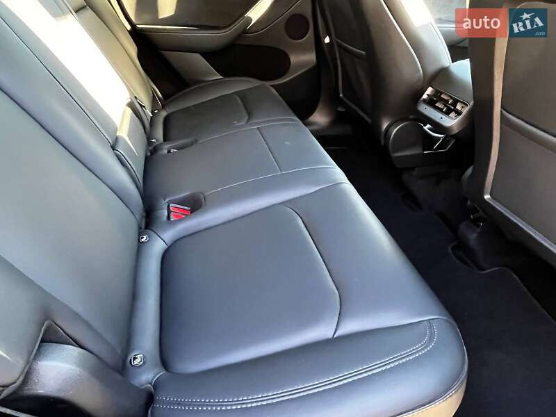 Внедорожник / Кроссовер Tesla Model Y 2023 в Днепре