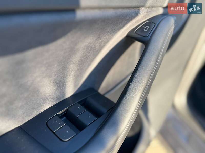 Внедорожник / Кроссовер Tesla Model Y 2023 в Днепре