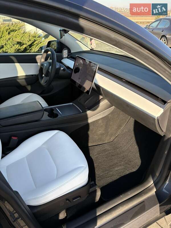 Внедорожник / Кроссовер Tesla Model Y 2021 в Ровно