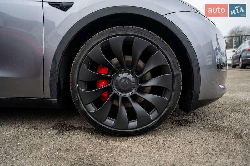 Внедорожник / Кроссовер Tesla Model Y 2023 в Киеве