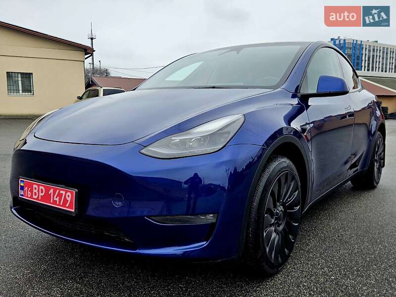 Tesla Model Y 2024