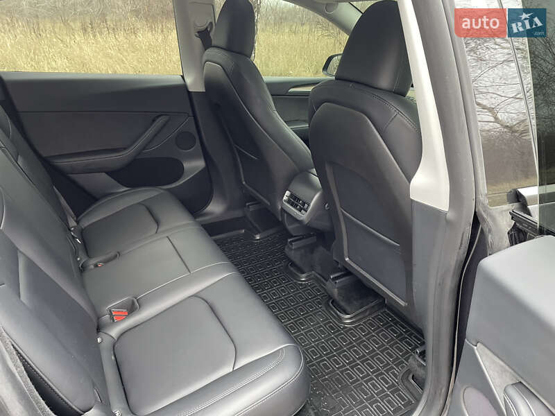 Внедорожник / Кроссовер Tesla Model Y 2024 в Запорожье