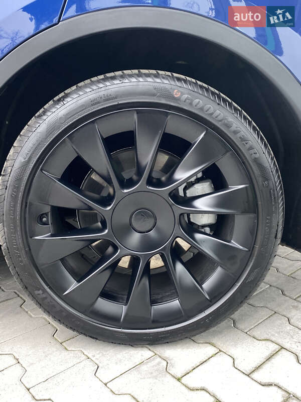 Позашляховик / Кросовер Tesla Model Y 2024 в Києві