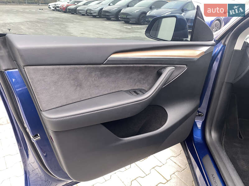 Позашляховик / Кросовер Tesla Model Y 2024 в Києві