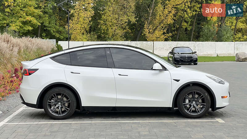 Внедорожник / Кроссовер Tesla Model Y 2021 в Луцке