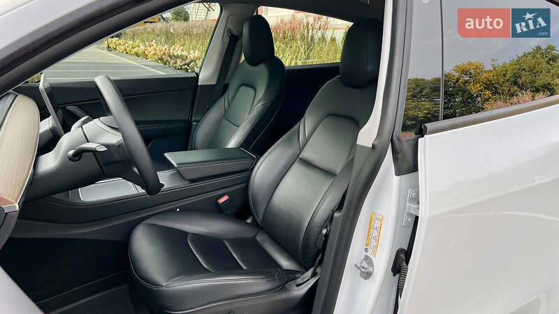 Внедорожник / Кроссовер Tesla Model Y 2021 в Луцке