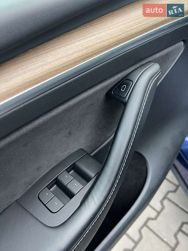 Внедорожник / Кроссовер Tesla Model Y 2023 в Луцке