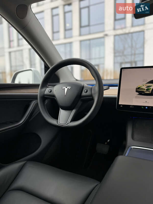 Внедорожник / Кроссовер Tesla Model Y 2023 в Киеве