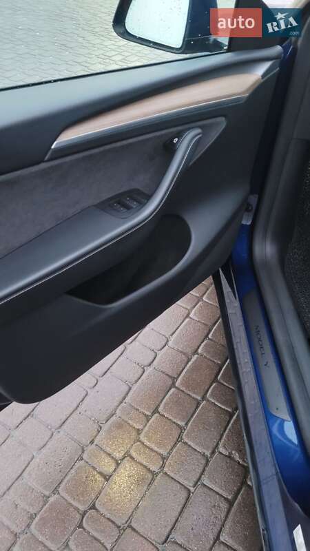 Внедорожник / Кроссовер Tesla Model Y 2023 в Полтаве