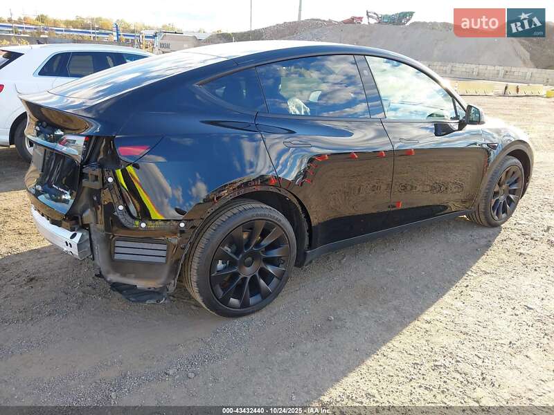 Внедорожник / Кроссовер Tesla Model Y 2023 в Львове