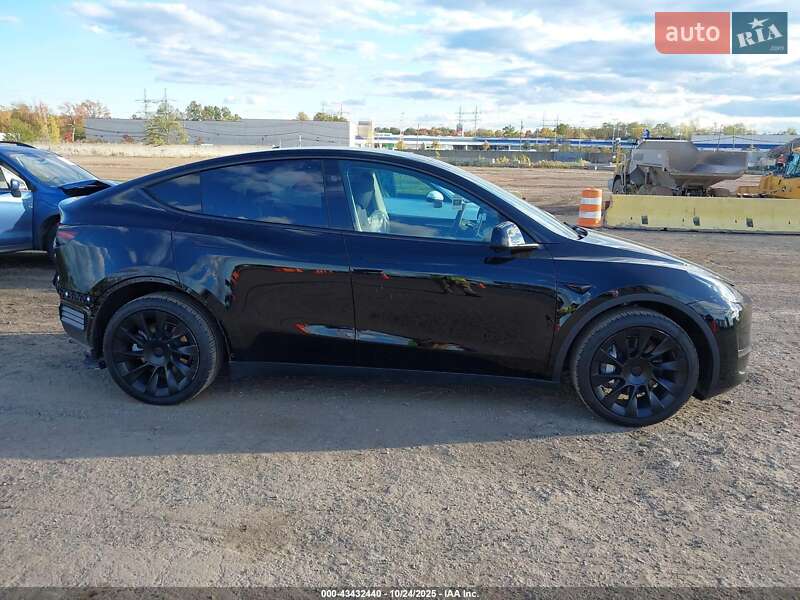 Внедорожник / Кроссовер Tesla Model Y 2023 в Львове