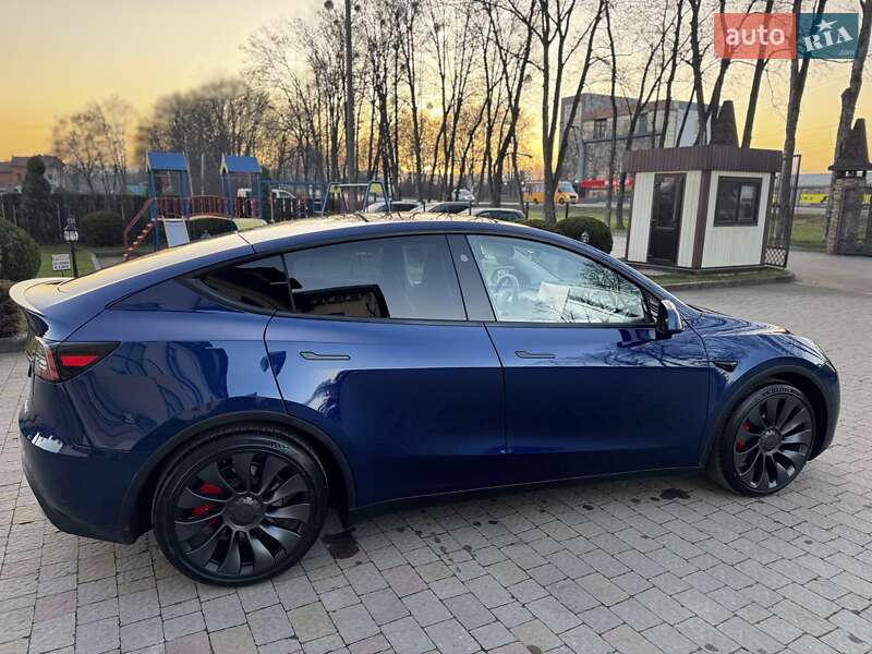 Внедорожник / Кроссовер Tesla Model Y 2024 в Стрые