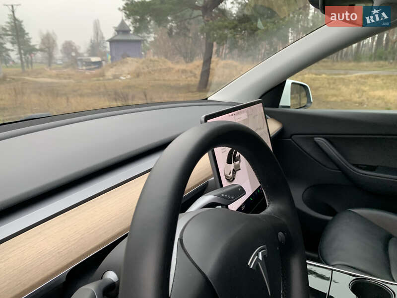Внедорожник / Кроссовер Tesla Model Y 2020 в Киеве