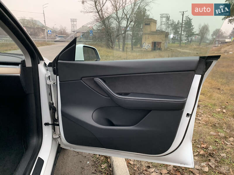 Внедорожник / Кроссовер Tesla Model Y 2020 в Киеве