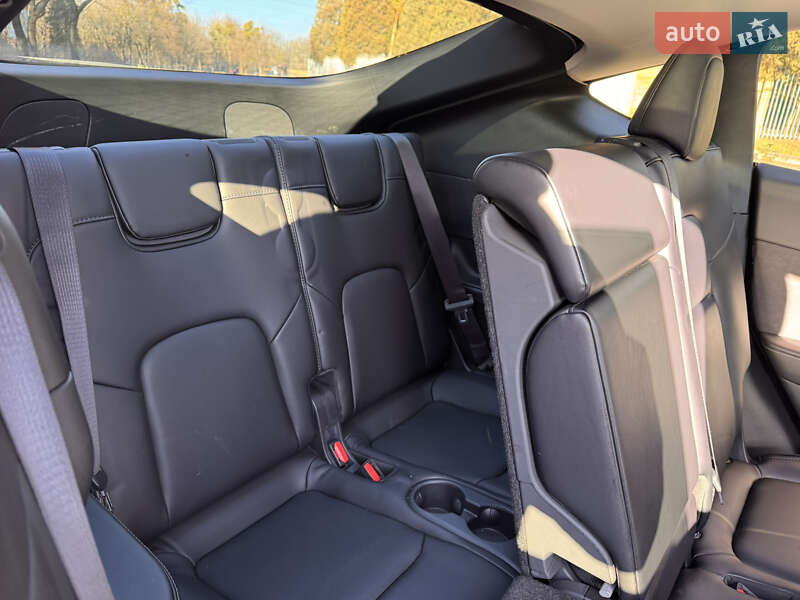 Внедорожник / Кроссовер Tesla Model Y 2023 в Львове