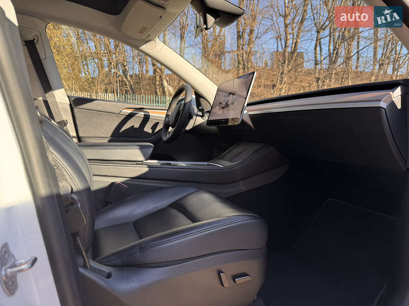 Внедорожник / Кроссовер Tesla Model Y 2023 в Львове