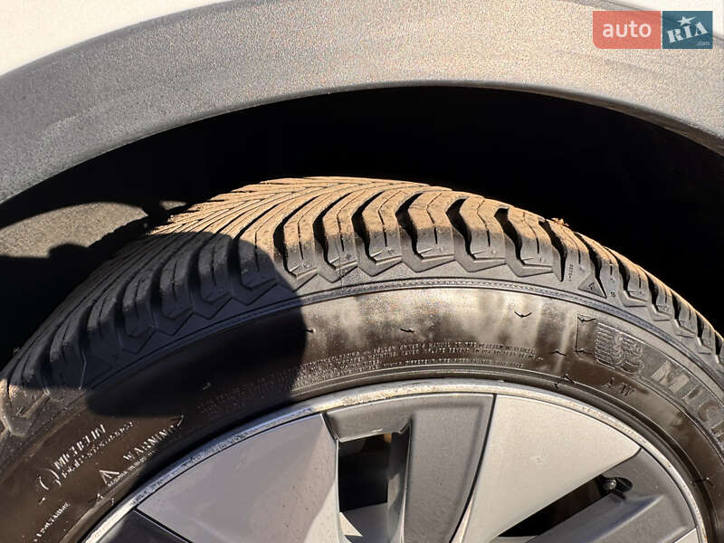 Внедорожник / Кроссовер Tesla Model Y 2023 в Львове