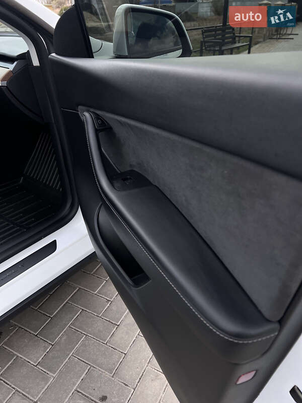 Внедорожник / Кроссовер Tesla Model Y 2022 в Львове