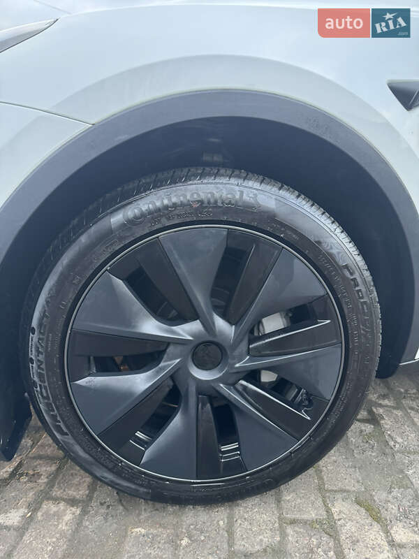 Внедорожник / Кроссовер Tesla Model Y 2024 в Львове