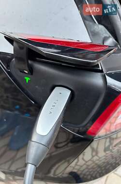 Внедорожник / Кроссовер Tesla Model Y 2021 в Львове
