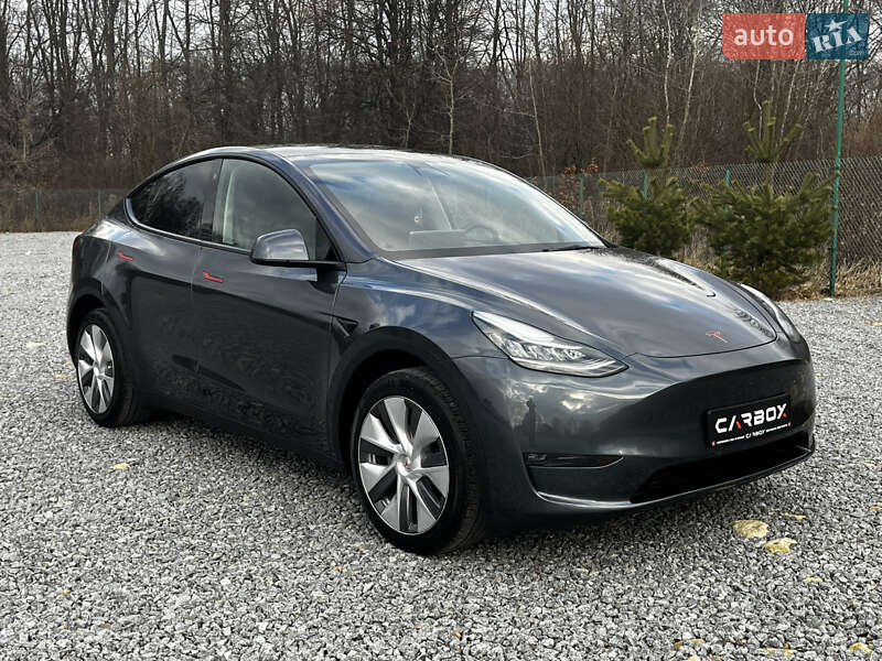 Tesla Model Y 2024