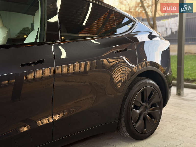 Внедорожник / Кроссовер Tesla Model Y 2025 в Львове