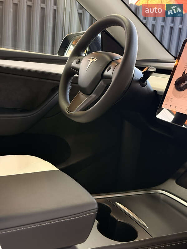 Внедорожник / Кроссовер Tesla Model Y 2025 в Львове