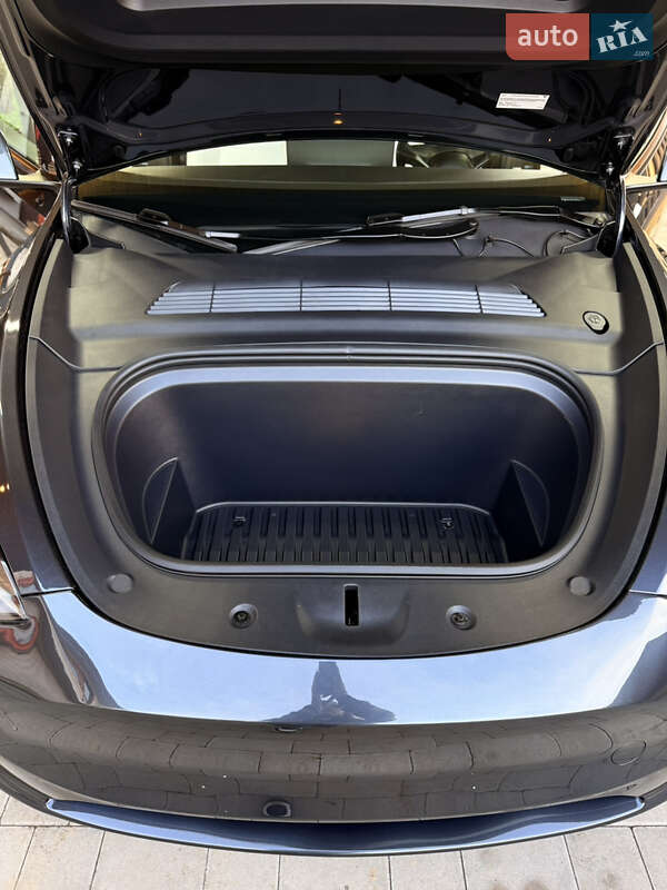 Внедорожник / Кроссовер Tesla Model Y 2025 в Львове