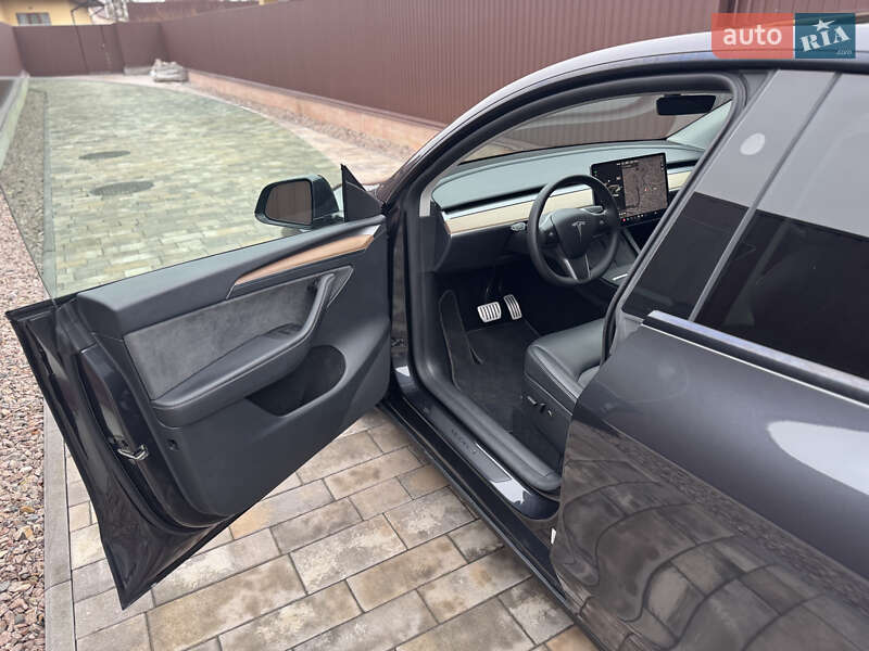 Внедорожник / Кроссовер Tesla Model Y 2024 в Киеве