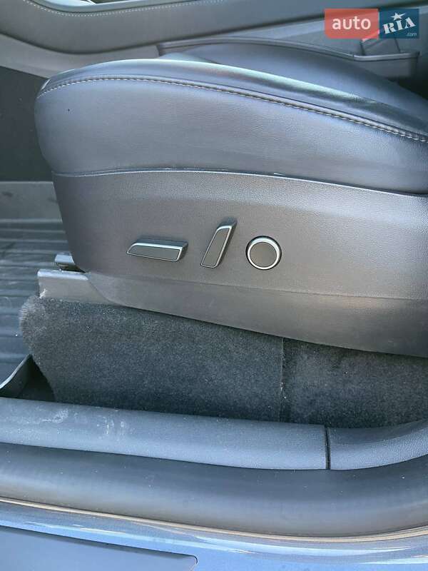 Позашляховик / Кросовер Tesla Model Y 2022 в Львові