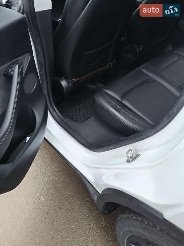 Внедорожник / Кроссовер Tesla Model Y 2021 в Сумах