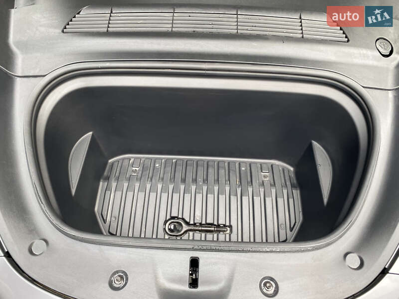 Внедорожник / Кроссовер Tesla Model Y 2024 в Львове