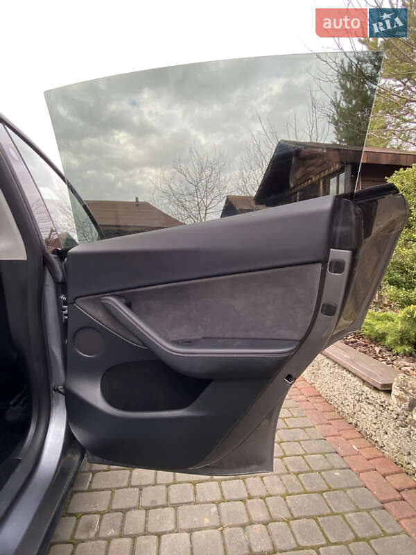 Внедорожник / Кроссовер Tesla Model Y 2024 в Львове