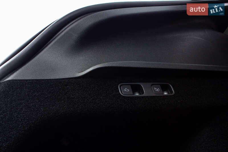 Внедорожник / Кроссовер Tesla Model Y 2024 в Львове