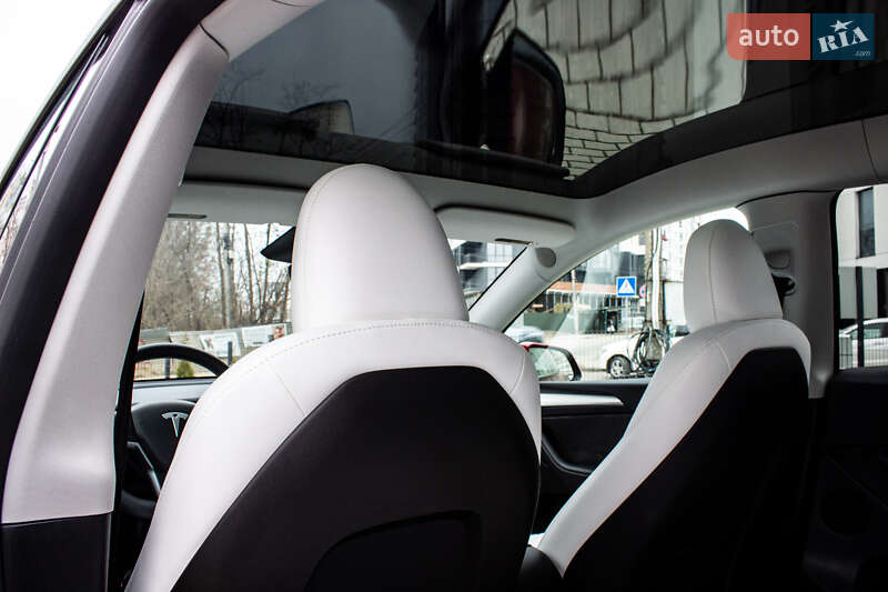 Внедорожник / Кроссовер Tesla Model Y 2024 в Львове