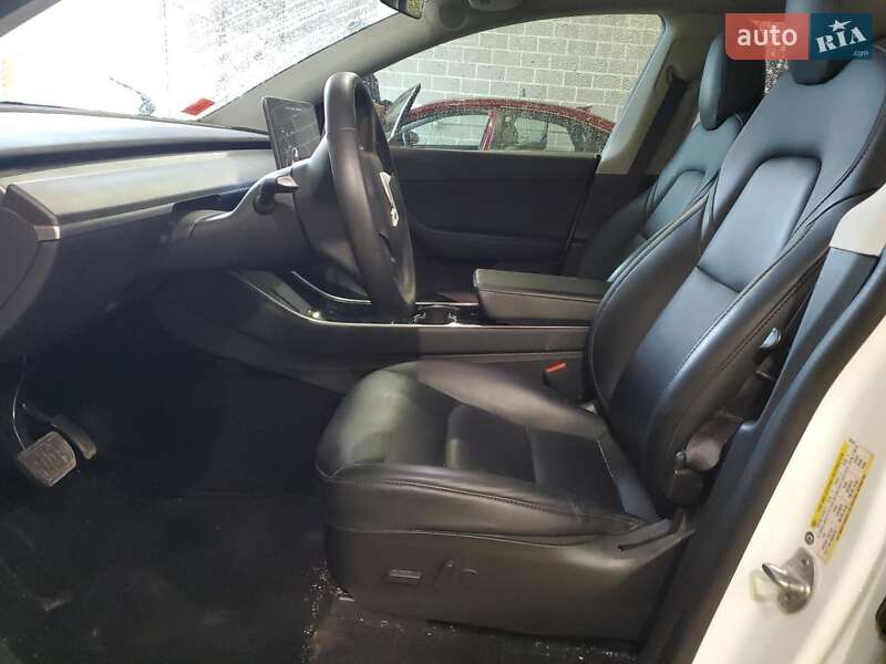 Позашляховик / Кросовер Tesla Model Y 2020 в Чернівцях