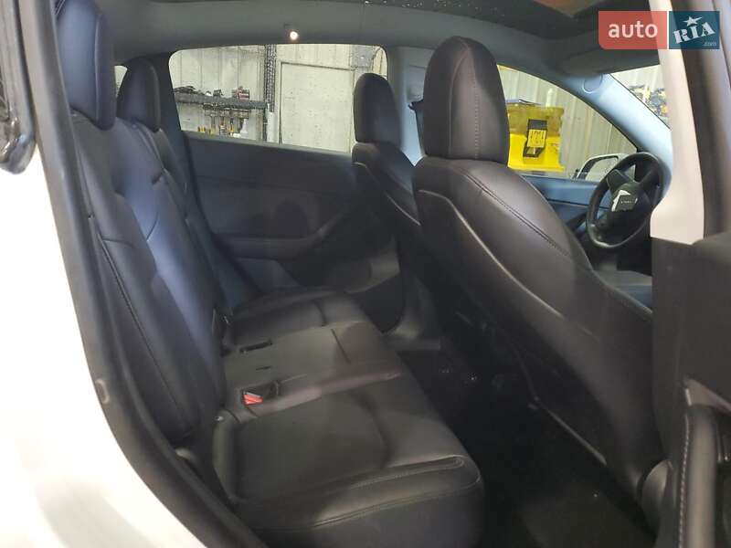 Позашляховик / Кросовер Tesla Model Y 2020 в Чернівцях