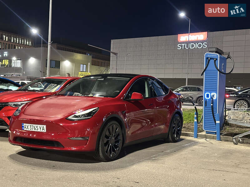 Внедорожник / Кроссовер Tesla Model Y 2023 в Киеве