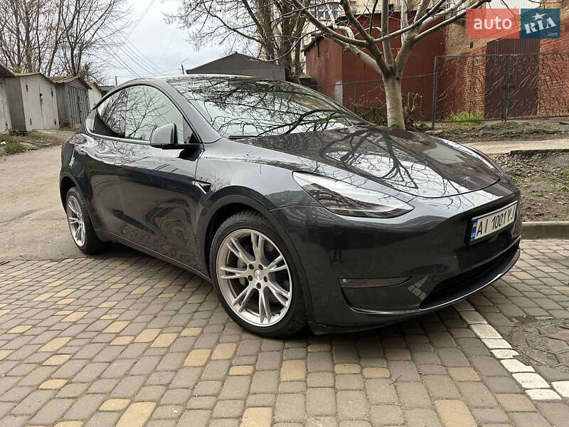 Tesla Model Y 2024
