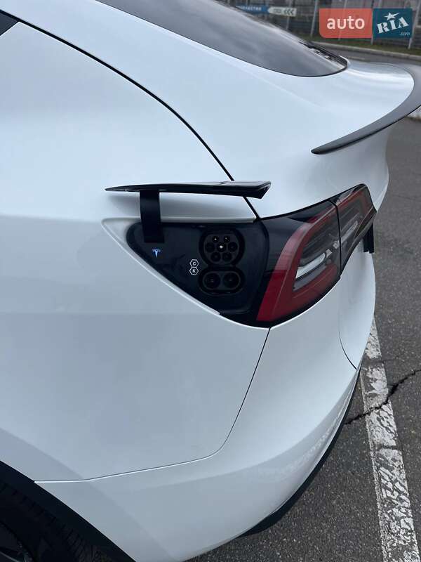 Внедорожник / Кроссовер Tesla Model Y 2023 в Киеве