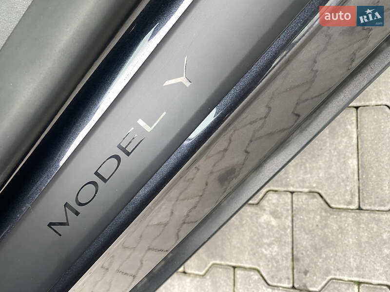 Позашляховик / Кросовер Tesla Model Y 2024 в Києві