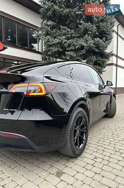 Позашляховик / Кросовер Tesla Model Y 2024 в Києві