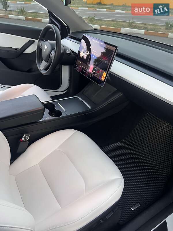 Позашляховик / Кросовер Tesla Model Y 2021 в Києві фото 5 Позашляховик / Кросовер Tesla Model Y 2021 в Києві