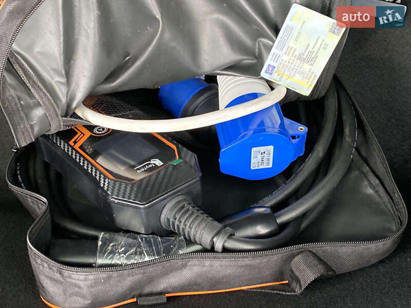 Внедорожник / Кроссовер Tesla Model Y 2024 в Киеве