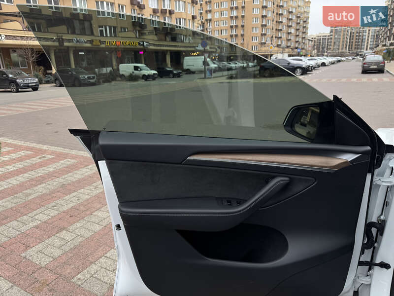 Позашляховик / Кросовер Tesla Model Y 2024 в Києві фото 40 Позашляховик / Кросовер Tesla Model Y 2024 в Києві
